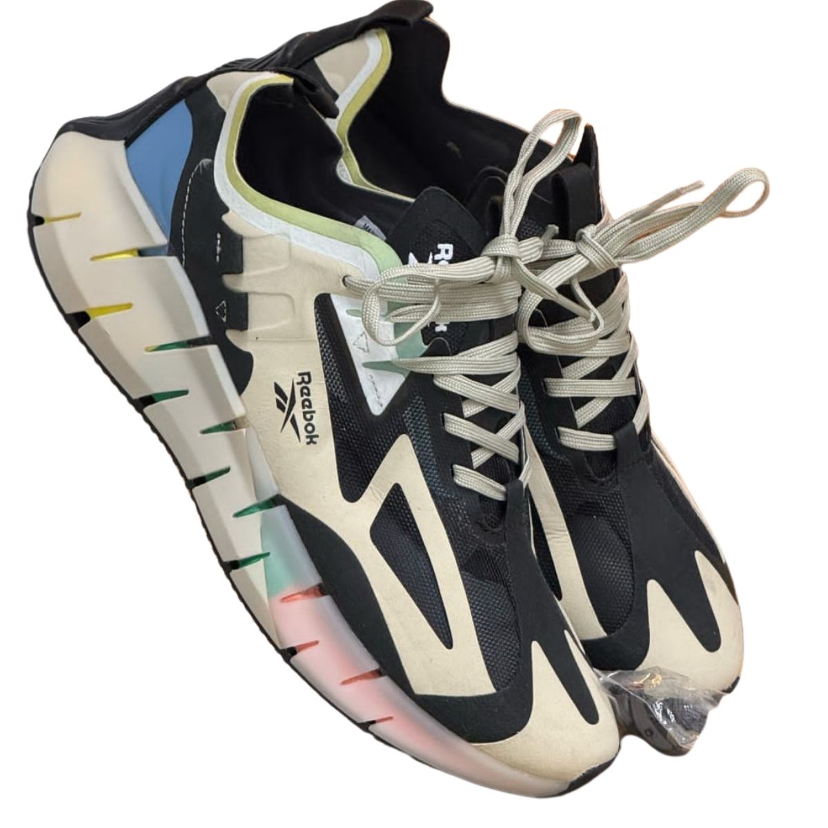 Comprar Tenis Reebok Zig Kinetica Hombre 2025 Si buscas comprar Tenis Reebok Zig Kinetica Hombre, estás en el lugar correcto. En Onlineshoppingcenterg te explicamos todo lo que necesitas saber antes de comprar: tallas, colores, precios, ofertas y diferencias con otros modelos.  ¿Por qué comprar los Reebok Zig Kinetica Hombre? Los Reebok Zig Kinetica son tenis para correr con tecnología Zig Energy Bands, que dan amortiguación y rebote superior. Ideales para: ✔ Running (carrera diaria o largas distancias). ✔ Entrenamiento (cross-training, gym). ✔ Uso casual (por su diseño moderno).  ¿Qué talla debo elegir? (Guía de tallas) Los Zig Kinetica tienen un ajuste true to size (talla real). Si usas talla 10 en Nike, pide la misma en Reebok. Si tienes el pie ancho, sube media talla.   Tallas disponibles en Onlineshoppingcenterg:  Reebok Zig Kinetica hombre talla 10 (y todas las tallas del 6 al 13).  ¿Qué colores hay disponibles? Los modelos más buscados son:  Negro (clásico y versátil).  Blanco/Rojo (estilo deportivo).  Gris/Verde (edición urbana).  Edición limitada (colores exclusivos).  Reebok Zig Kinetica vs Nike Air Max: ¿Cuál es mejor? Característica	Reebok Zig Kinetica	Nike Air Max Amortiguación	Zig Energy (más rebote)	Air Max (suave) Precio	Más económico	Más caro Diseño	Moderno/deportivo	Clásico Uso recomendado	Running/gym	Casual/caminata Opiniones de los Reebok Zig Kinetica  ✔ 4.7/5 estrellas (basado en +500 reseñas).  ✔ Lo que AMAN los clientes: ✔ Cómodos para correr. ✔ Ligeros y con buen soporte. ✔ Diseño llamativo.  ¿Dónde comprar Reebok Zig Kinetica Hombre? En Onlineshoppingcenterg tienes:  Productos 100% garantizados.  Envío rápido (2-4 días).  Garantía Reebok.  Ofertas exclusivas.  ¿Vale la pena comprar los Reebok Zig Kinetica?  Excelente relación calidad-precio.  Tecnología avanzada para corredores.  Diseño moderno y cómodo.  ¿Qué hace especiales a los Tenis Reebok Zig Kinetica Hombre? Los Reebok Zig Kinetica destacan por su tecnología Zig Energy Bands, que ofrece una amortiguación dinámica y máxima respuesta energética en cada paso. Son ideales para corredores y personas que buscan comodidad y estilo en su calzado deportivo.  ¿Los Reebok Zig Kinetica son buenos para correr? ¡Sí! Estos tenis están diseñados para running y entrenamiento, gracias a su suela con tecnología Zig Energy que absorbe impactos y mejora el rebote. La parte superior en malla asegura transpirabilidad y ajuste seguro.  ¿Cómo elegir la talla correcta de los Reebok Zig Kinetica? Los Zig Kinetica tienen un ajuste true to size (ajuste real a la talla). Si usas talla 9 en Nike o Adidas, te recomendamos la misma en Reebok. Si tienes el pie ancho, considera media talla más.  Guía de tallas disponible en nuestra página.  ¿Dónde puedo comprar los Reebok Zig Kinetica al mejor precio? En ONLINESHOPPINGCENTERG tenemos los precios más competitivos y ofertas exclusivas. Además, envíos rápidos y garantía 100%  ¿Los Reebok Zig Kinetica son cómodos para uso diario? ¡Totalmente! Su diseño ergonómico y amortiguación los hacen perfectos para uso casual, caminatas o entrenamiento. La suela Zig Energy reduce la fatiga en largas jornadas.